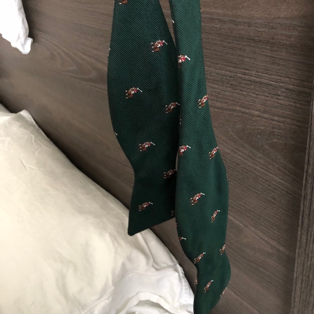 Ralph Lauren green bow tie, adjustable.